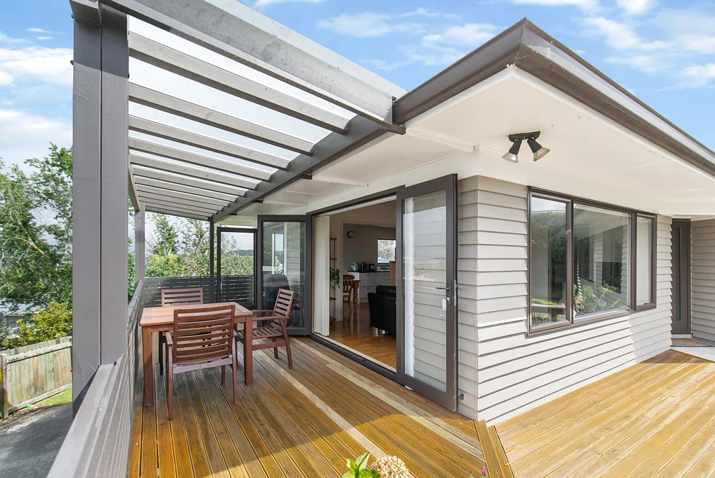 Ridge Top Home on Massive Rear Section