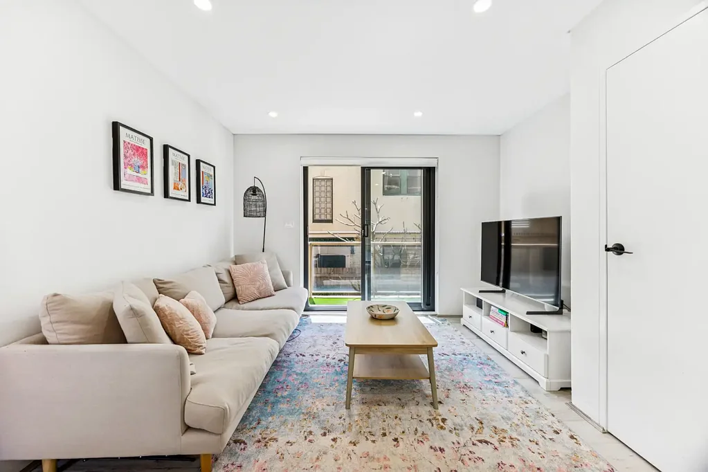 Modern 3 Bedroom Apartment in Ideal Bondi Beach Position with LUG