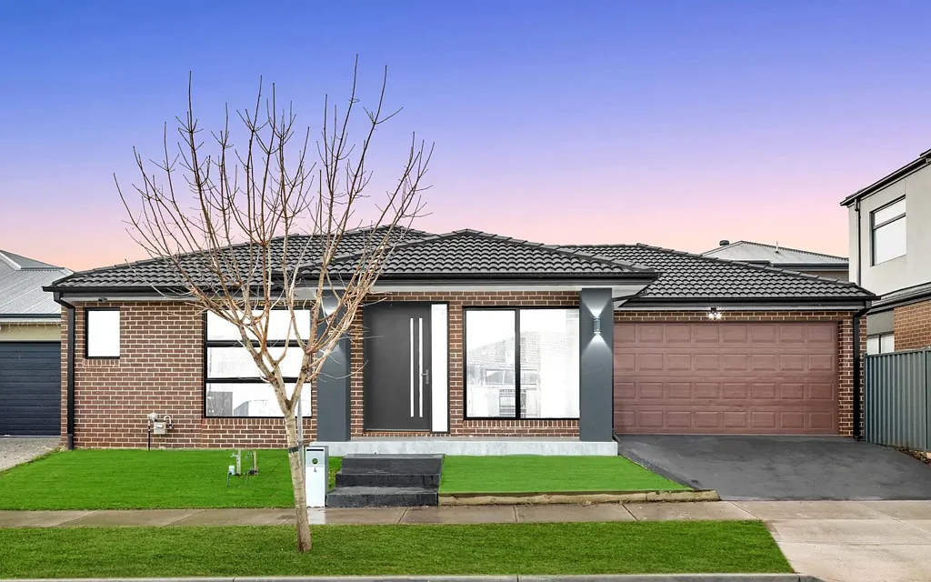 Strathtulloh 3 Bedroom HIGHLY UPGRADED HOME ON 16 M FRONTAGE | WALK TO STRATHTULLOH PRIMARY & COBBLEBANK SECONDARY SCHOOLS