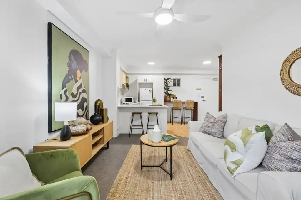Surfers Paradise 1ਬੈੱਡਰੂਮ CHEVRON ISLAND: Private Ground Floor with Huge Alfresco. Walk to shops / beach / HOTA