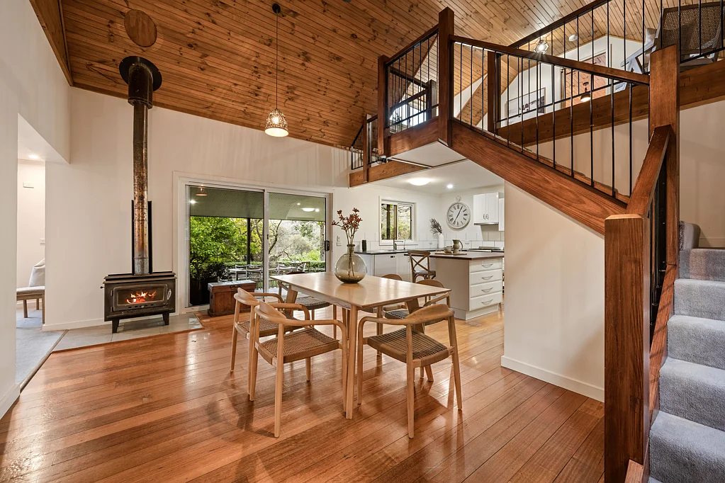Tawonga South 4ਬੈੱਡਰੂਮ Country Escape with Stunning Gardens & Mt. Bogong Backdrop