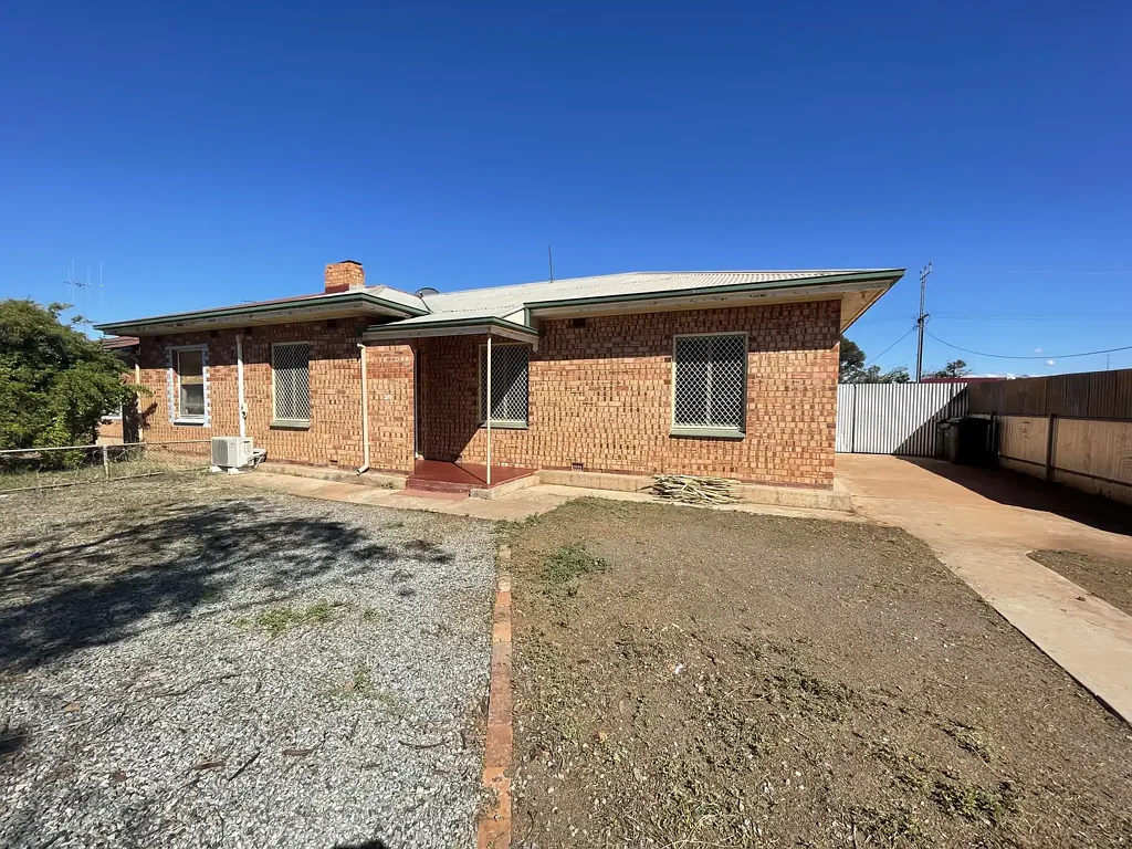 To register & apply for this property, please use this link: https://snug. com/
