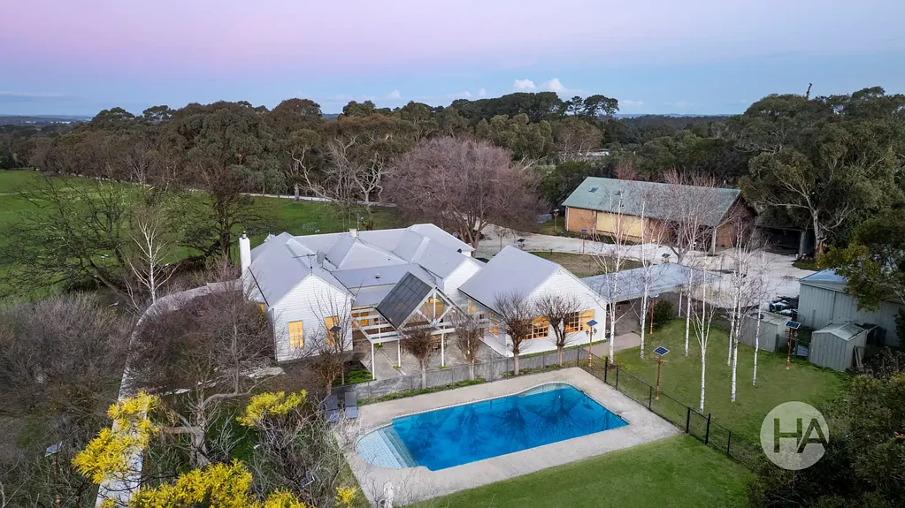 Balnarring 6 Bedroom Luxury Homestead & Pool With Barn & Guest Cottage
