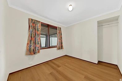 Kwarto - 5 Norbroke Court, Mill Park, VIC 3082