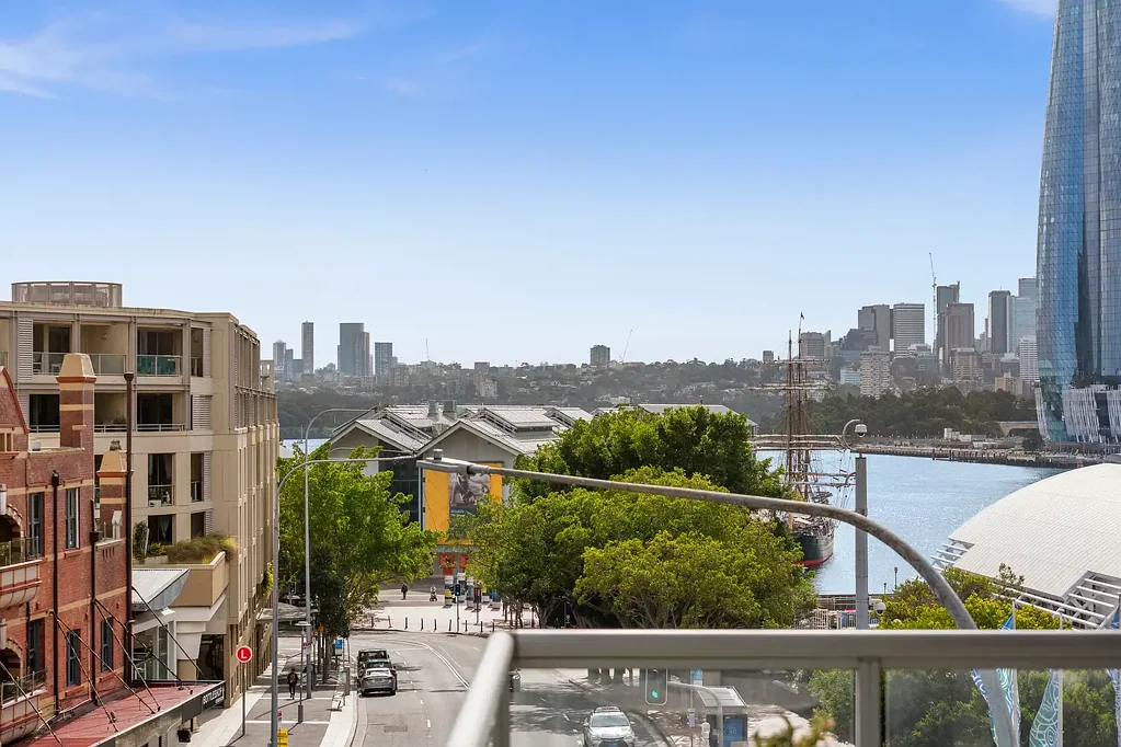 Sydney 2 Bedroom HARBOURSIDE LIVING WITH HARBOUR OUTLOOKS