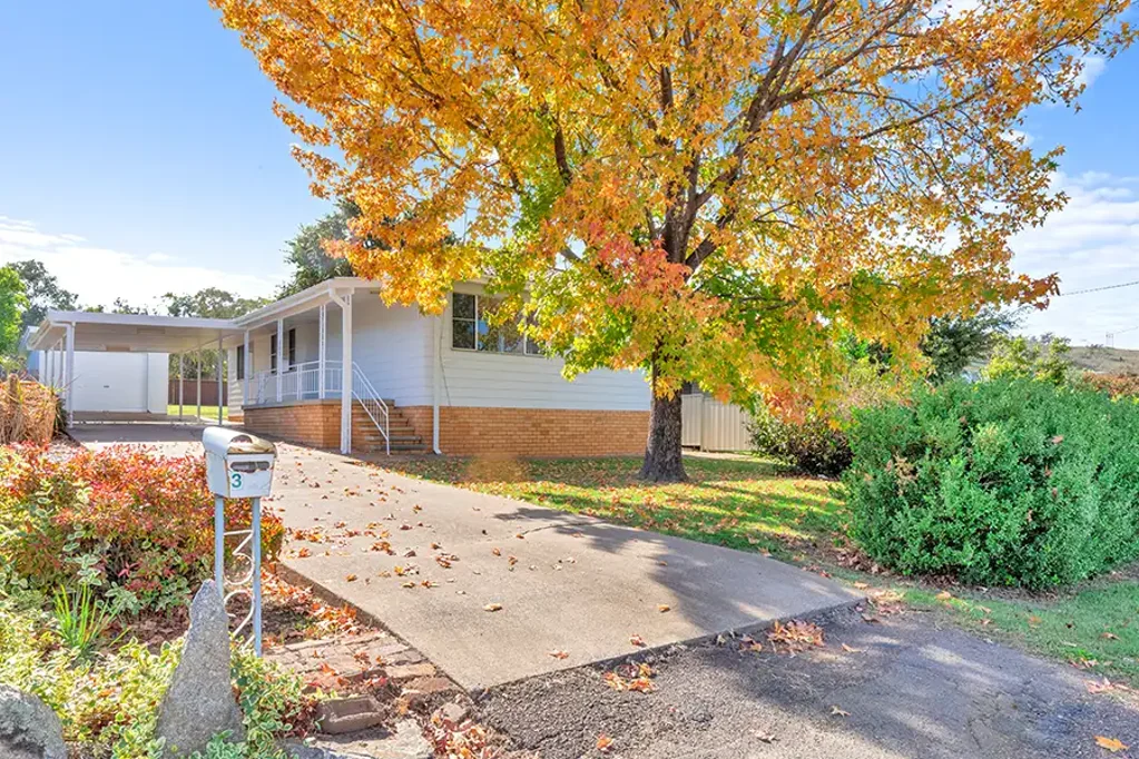 Tamworth 3कमरा Renovated Family Home in Sought-After East Tamworth