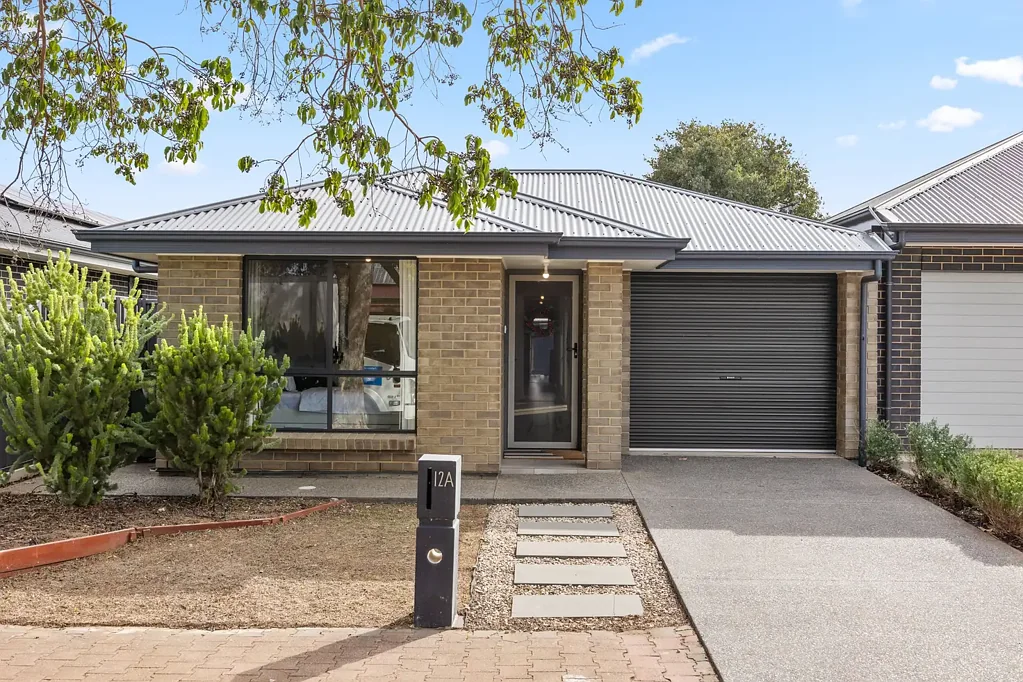 Dernancourt 4 Slaapkamer Light-Filled Family Living Meets Feature & Lifestyle Finesse.