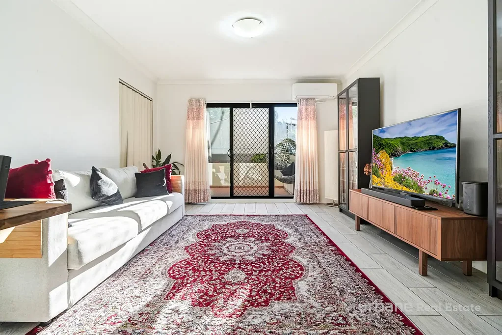 Homebush West 2房 私院阳光满溢 两卧温馨舒适 现代厨厨宽敞 学区近在咫尺 地段便捷通达 Prime Location – Walk to Station, Schools & Shops!!