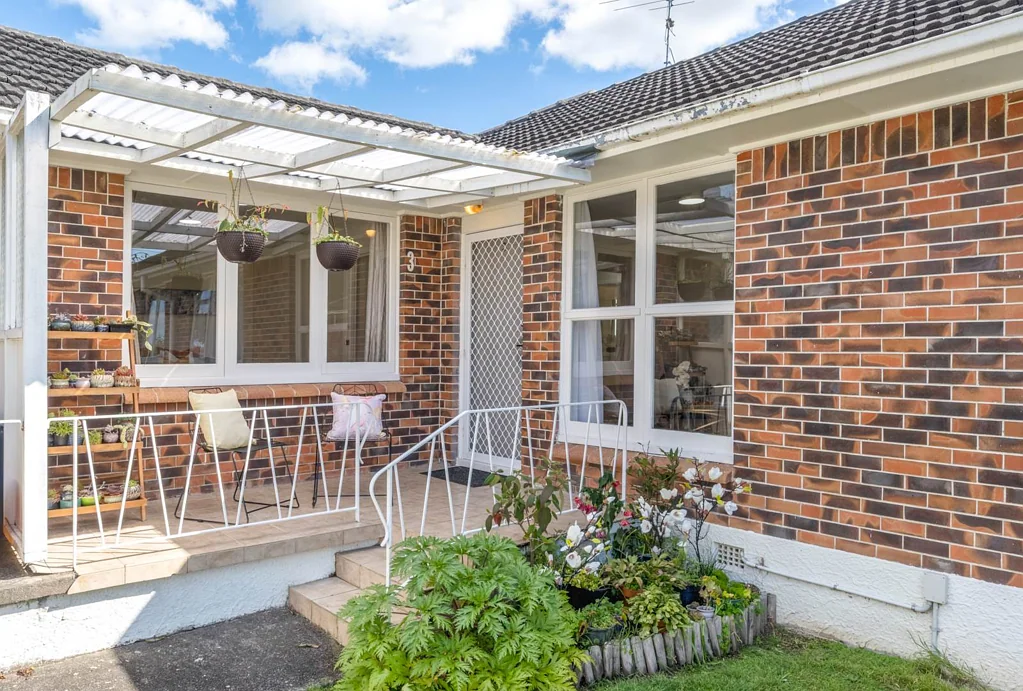 Epsom 2 Bedroom Education, Effortless Living - Double Grammar Zone