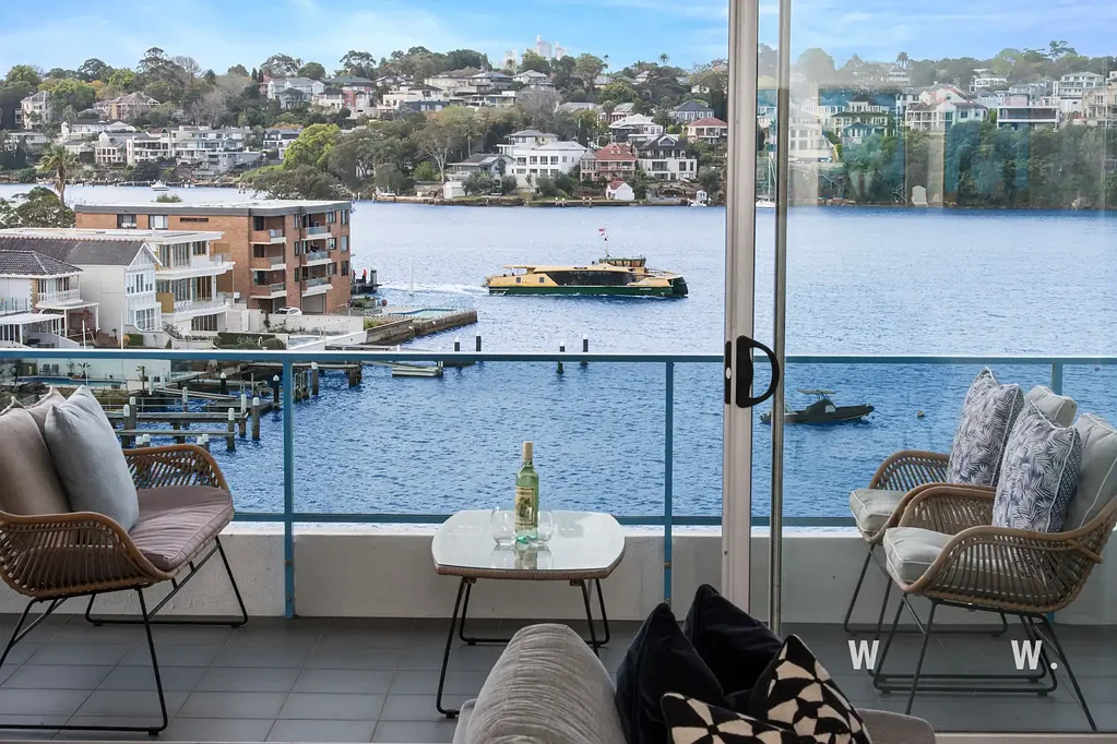 Drummoyne 2Zimmer Panoramic Bay Views in a Prized Waterfront Setting