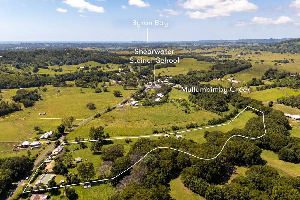 Mullumbimby 4Kwarto Exciting Opportunity - Large Family Home plus Cabin and Sheds Galore