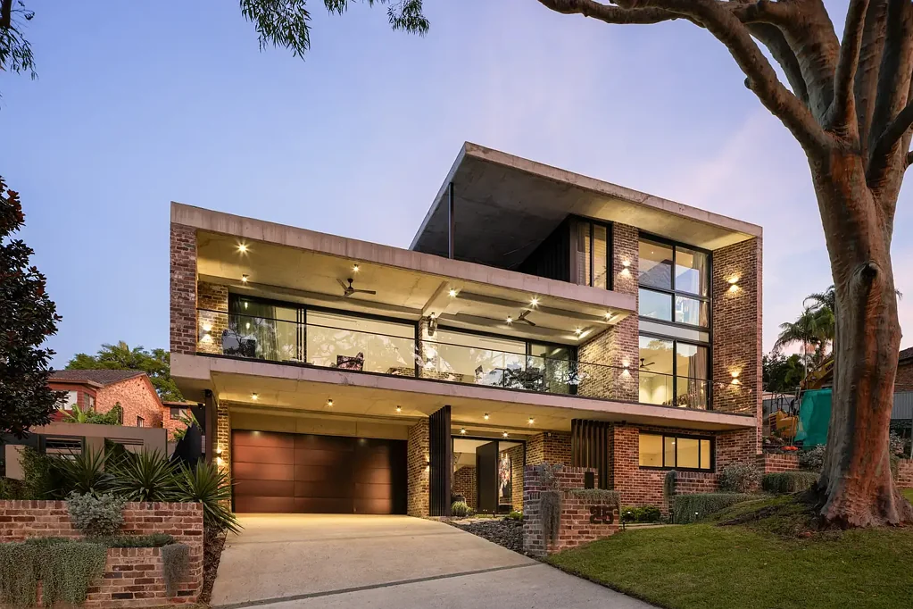 Oatley 5Kwarto Custom-built family home of extraordinary quality