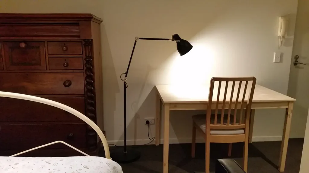 Melb CBD furnished studio.. Gas & water included in rental.
