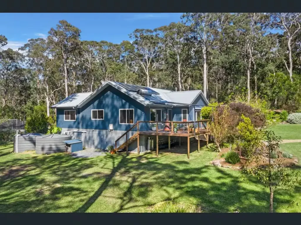 Tranquil Off-Grid Coastal Bush Retreat - 3 Bedroom Home Near Moruya