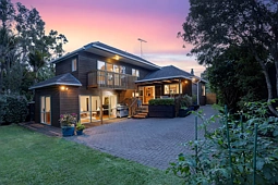 8 Rimutaka Place, Titirangi