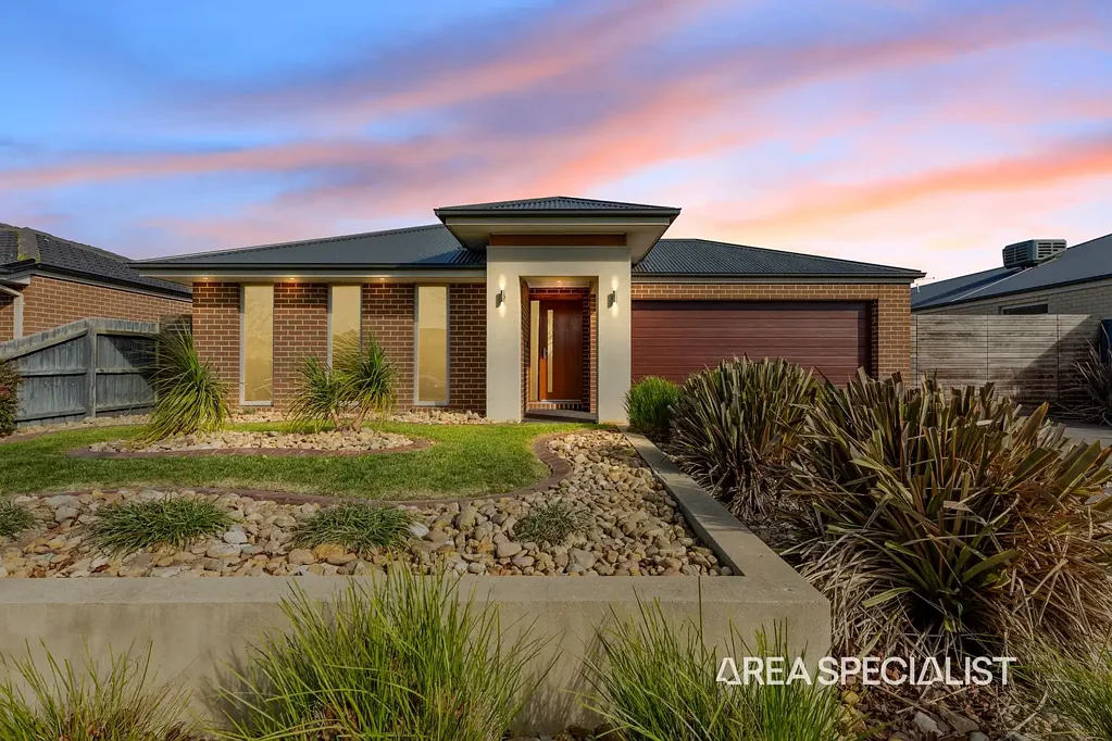 Koo Wee Rup 4房  The Brief: Family Living with Exceptional Indoor–Outdoor Appeal