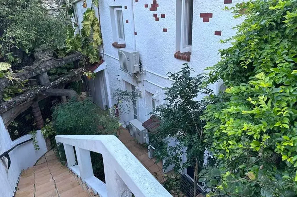 FURNISHED STUDIO without a bed - WALK TO QUT!!