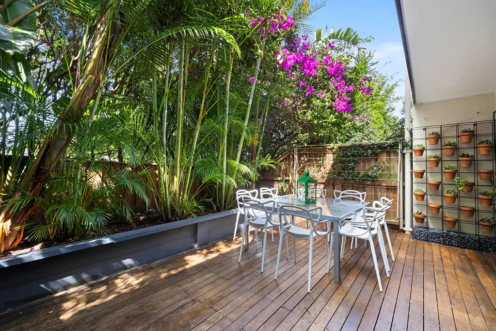 Dee Why 3房  私密位置，宽敞的平面图，距离海滩5分钟  Privately positioned with a generous floorplan 5 minutes to the beach
