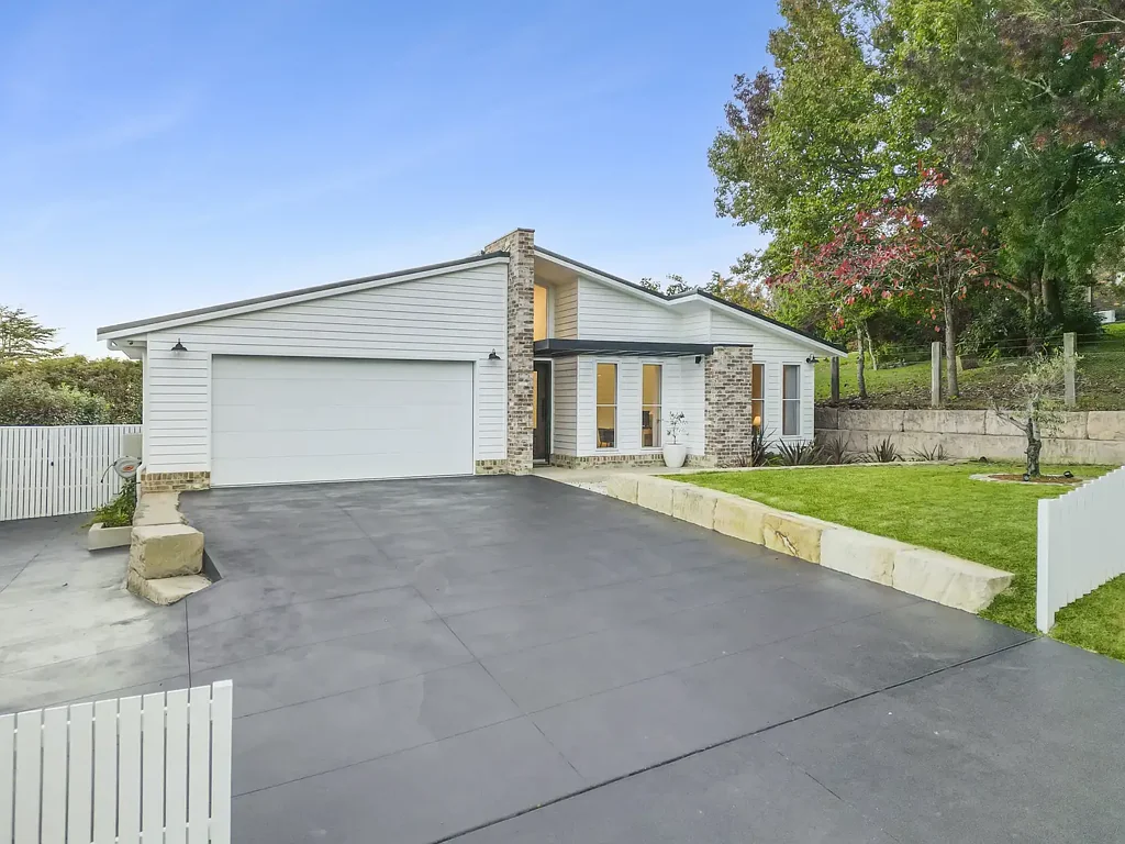 Kurrajong Heights 4Habitaciones Near new home on 1,005sqm with stunning views