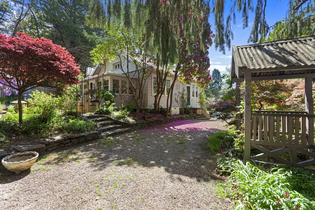 Leura 3ਬੈੱਡਰੂਮ 'Foggy Dew Cottage' - An Enchanting Garden Retreat