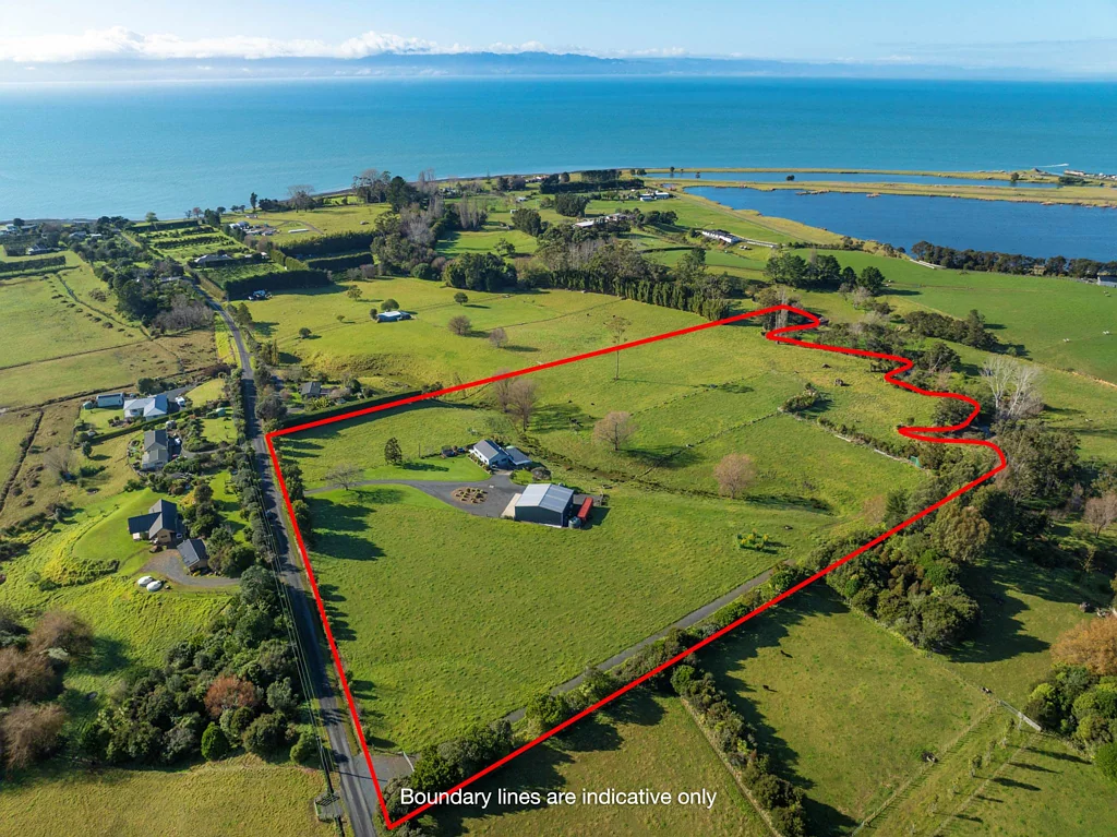 Whakatiwai 2Kwarto Home, Shed and Land near the Sea!