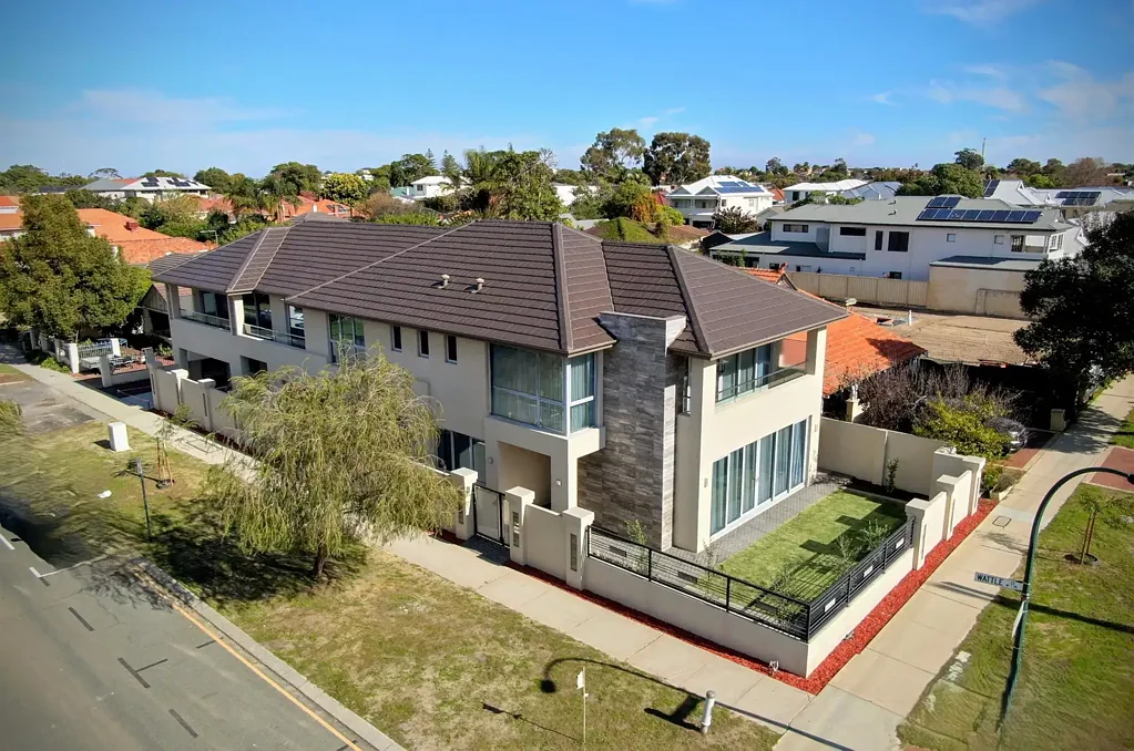 South Perth 4कमरा STUNNING QUALITY RESIDENCE IN PRIME SOUTH PERTH LOCATION!!
