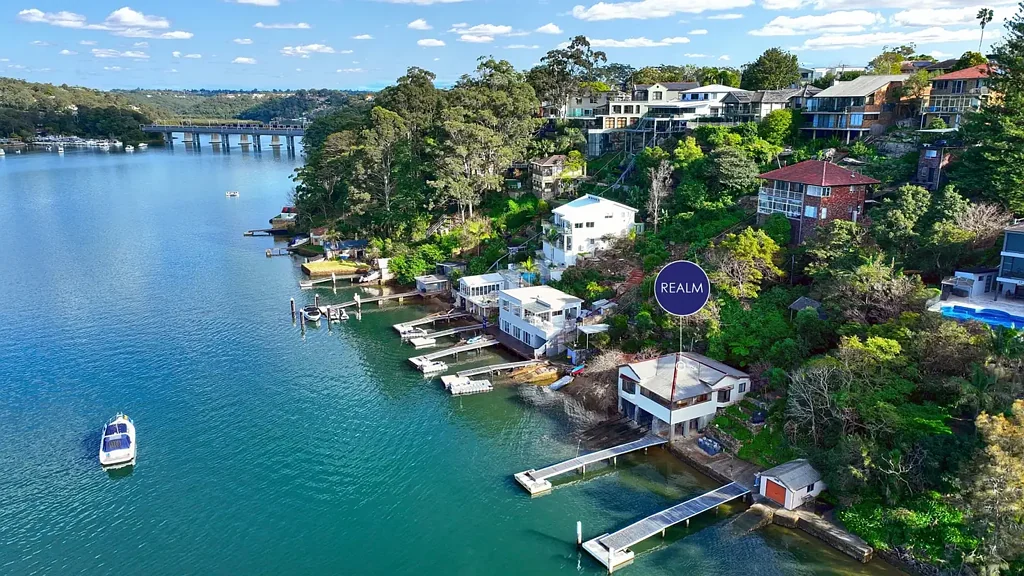 Oatley 3房 Oatley 僻静地段的卓越临水机会 Exceptional Waterfront Opportunity in a Secluded Oatley Setting