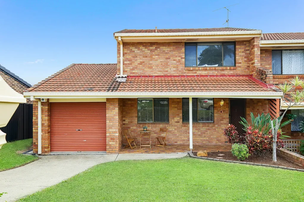 2/8 Corunna Crescent, Ashmore, QLD 4214