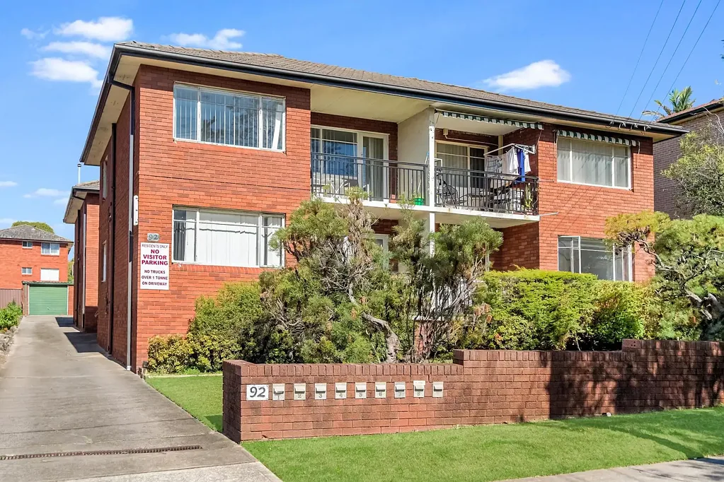 Belmore 2ਬੈੱਡਰੂਮ Boutique Ground Floor Apartment - 650m to Belmore Station
