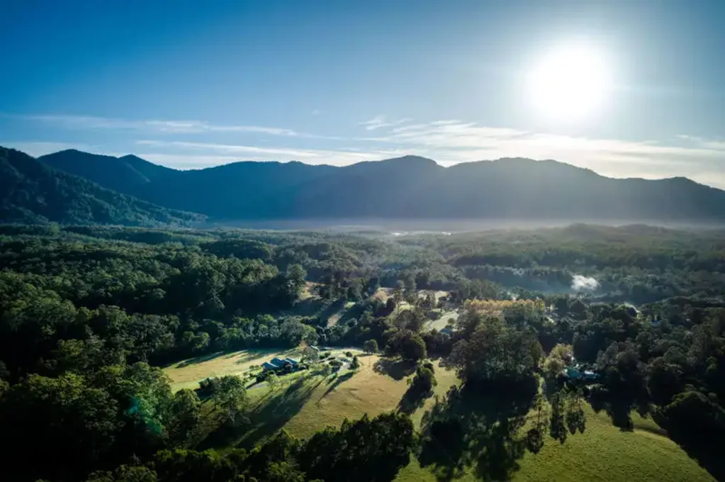 Bellingen 9部屋 Promised Land Retreat  Home + 3 Chalets