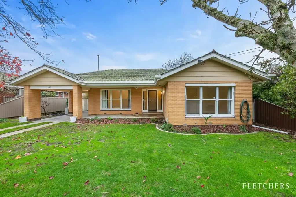 Comfortable Family Living Opposite Parklands