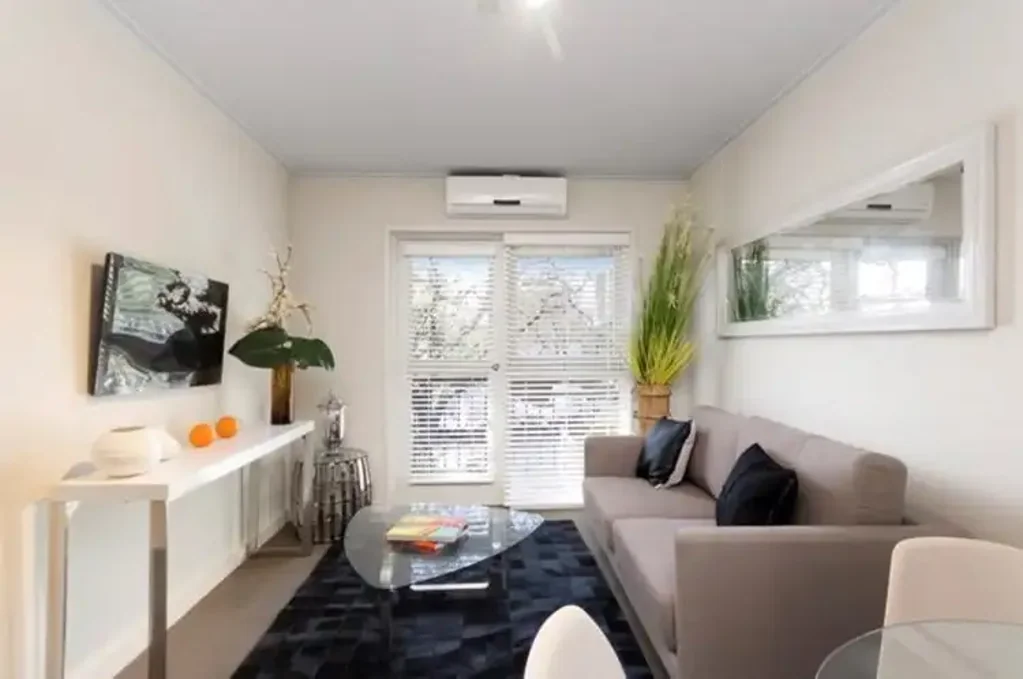 Live Opposite The Botanical Gardens!