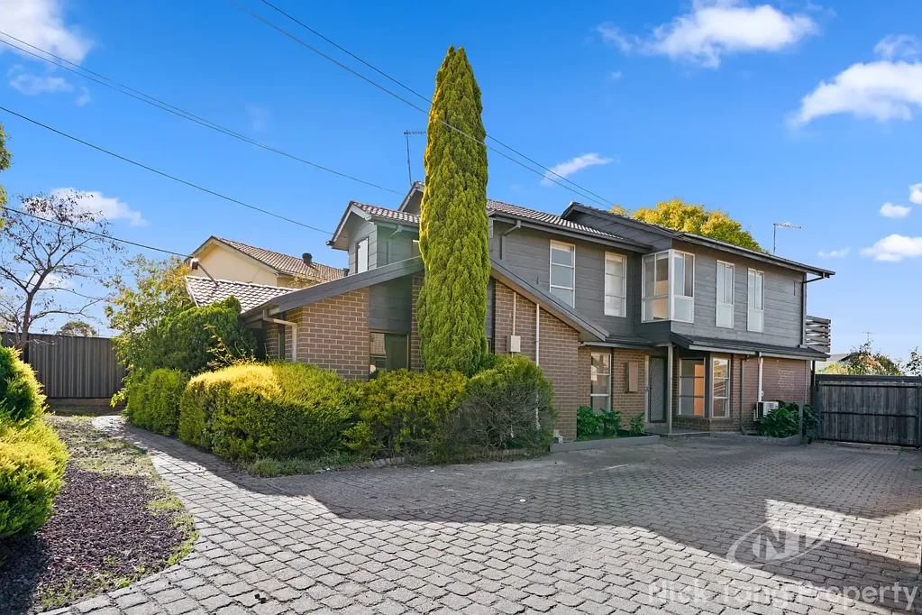 Westmeadows 5Habitaciones Spacious 5-Bedroom Family Home with 3 separate Living Area