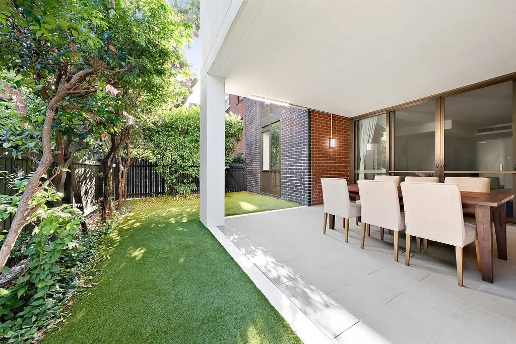 Two Bedroom Garden Apartment With An Entertainers Courtyard