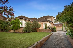 1 Rowena Road, Malvern East