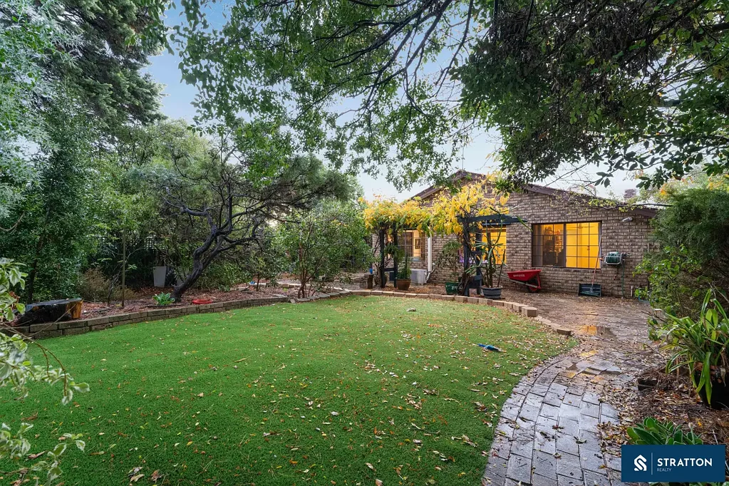 Kalamunda 4房  Expansive 4-Bedroom Home with Study & Games Room with Large Backyard on a 1,519sqm Block!!