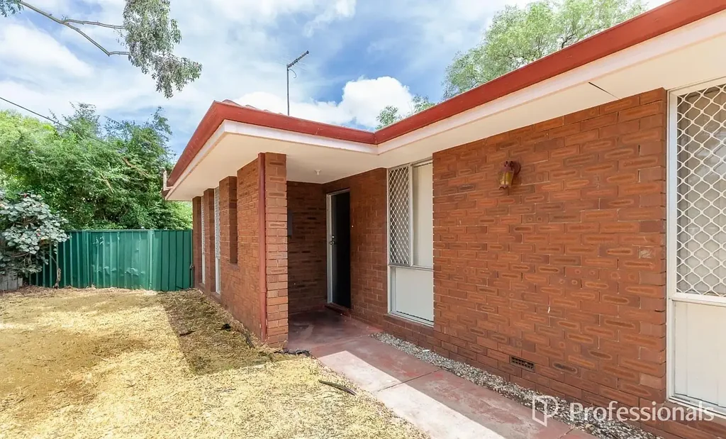 3 x 1 FAMILY HOME