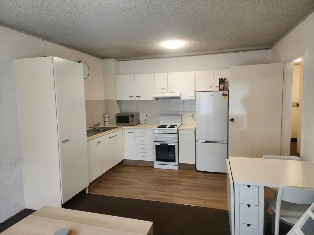 $350/Week - 7/13 Kirwan Close SUMMER LEASE