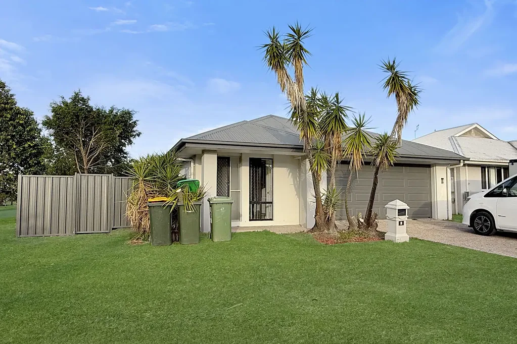 Sippy Downs 4Zimmer Corner Block Convenience with Side Access & Room for a Pool -
Freshly Renovated, Beautifully Positioned, Ready to Enjoy!