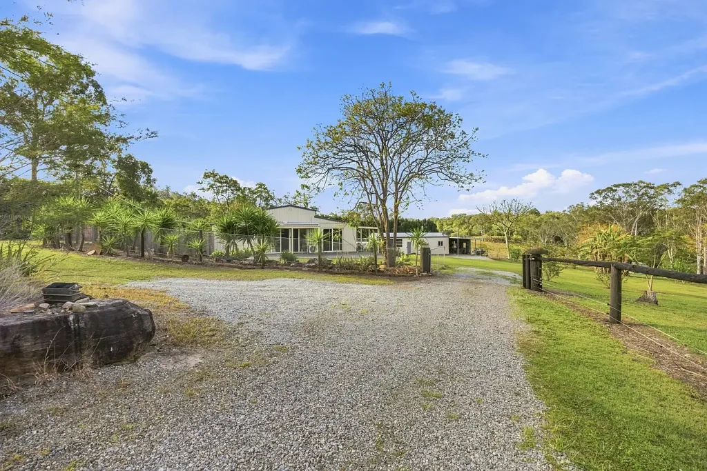 The Palms 10.7 Acres, Potential for Dual Living and backing onto Scrubby Creek
