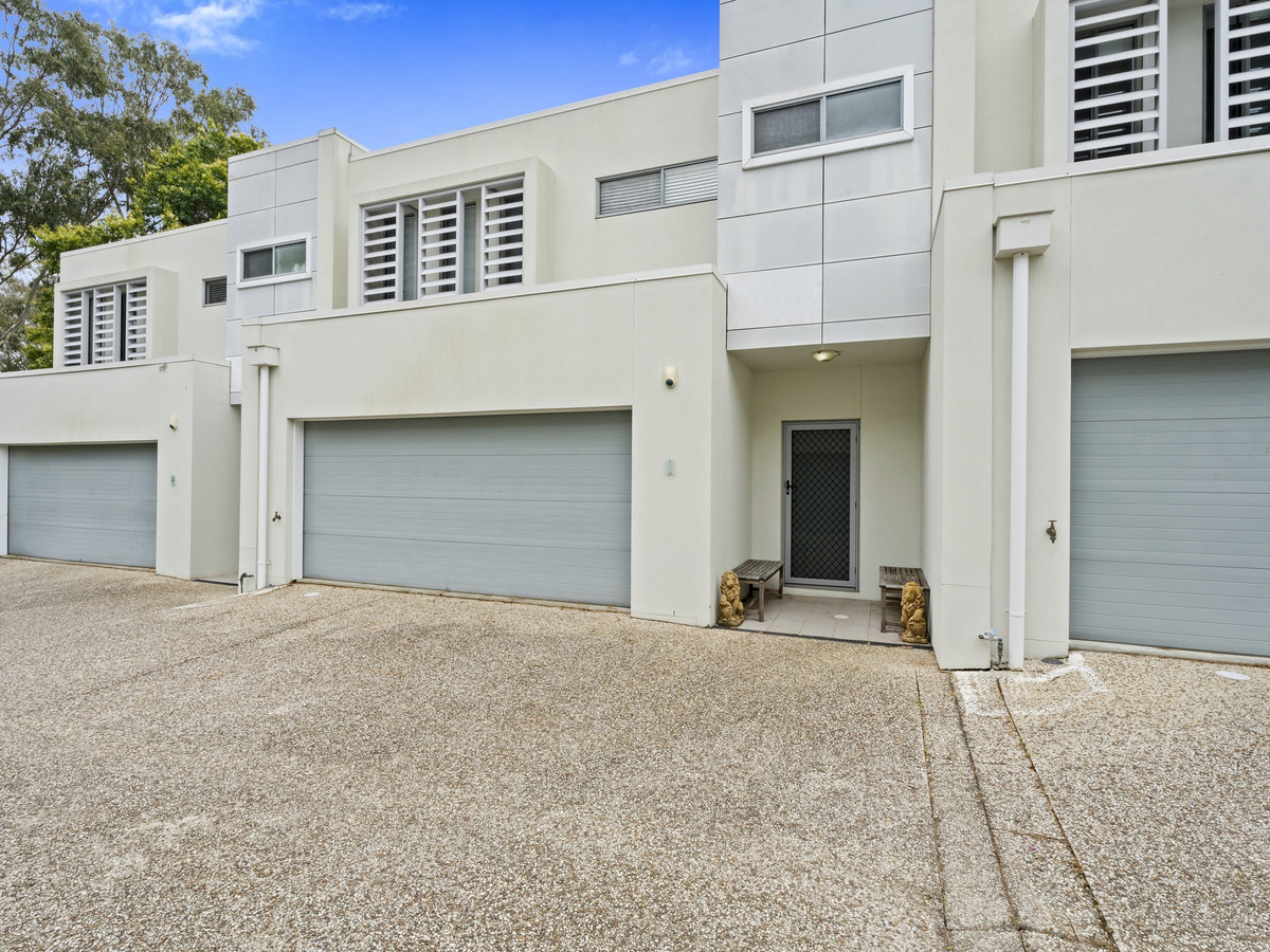 10 CAREEL CL, HELENSVALE QLD 4212, 0房, 0浴, Townhouse