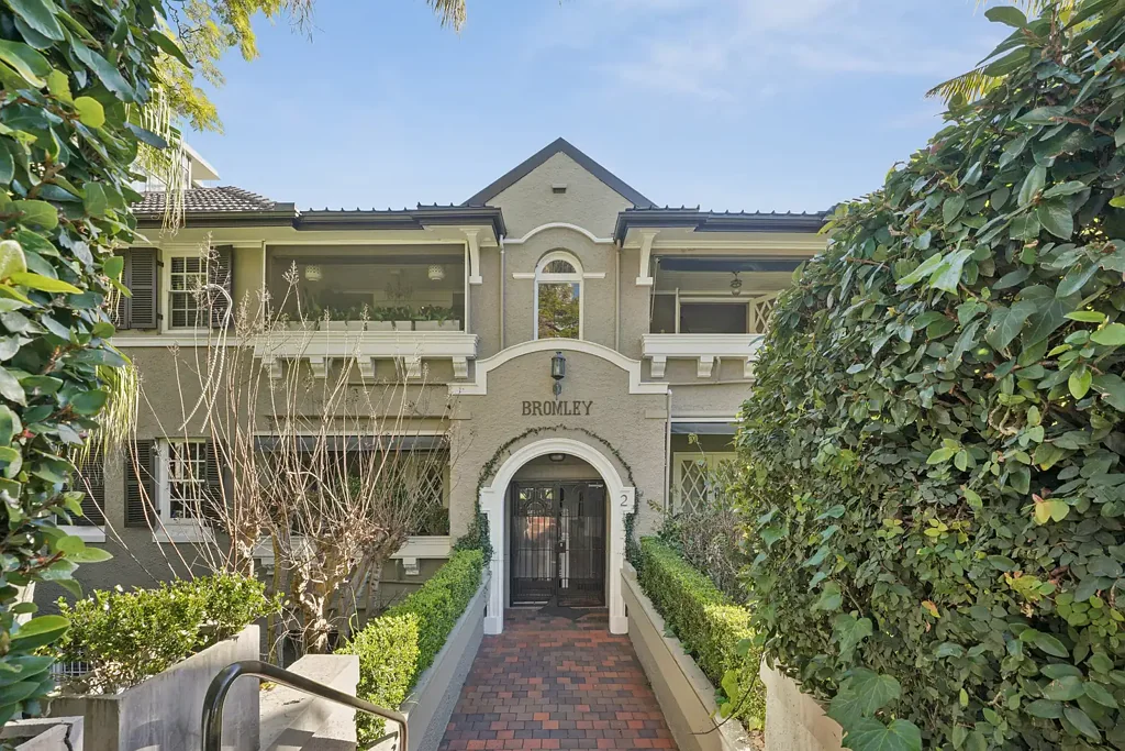Charming period apartment in prestige location