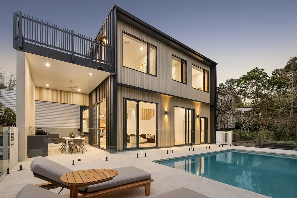 Bardon 6房 全新改造的 Bardon 住宅，坐拥城市景观、东北朝向及度假式生活 Newly Reimagined Bardon Residence with City Views, North-East Aspect & Resort-Style Living