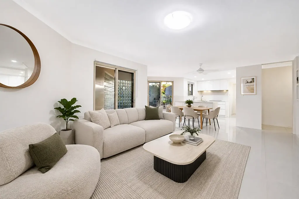 Dee Why 2 Bedroom Massive 125sqm Ground Floor Beachside Retreat With DLUG