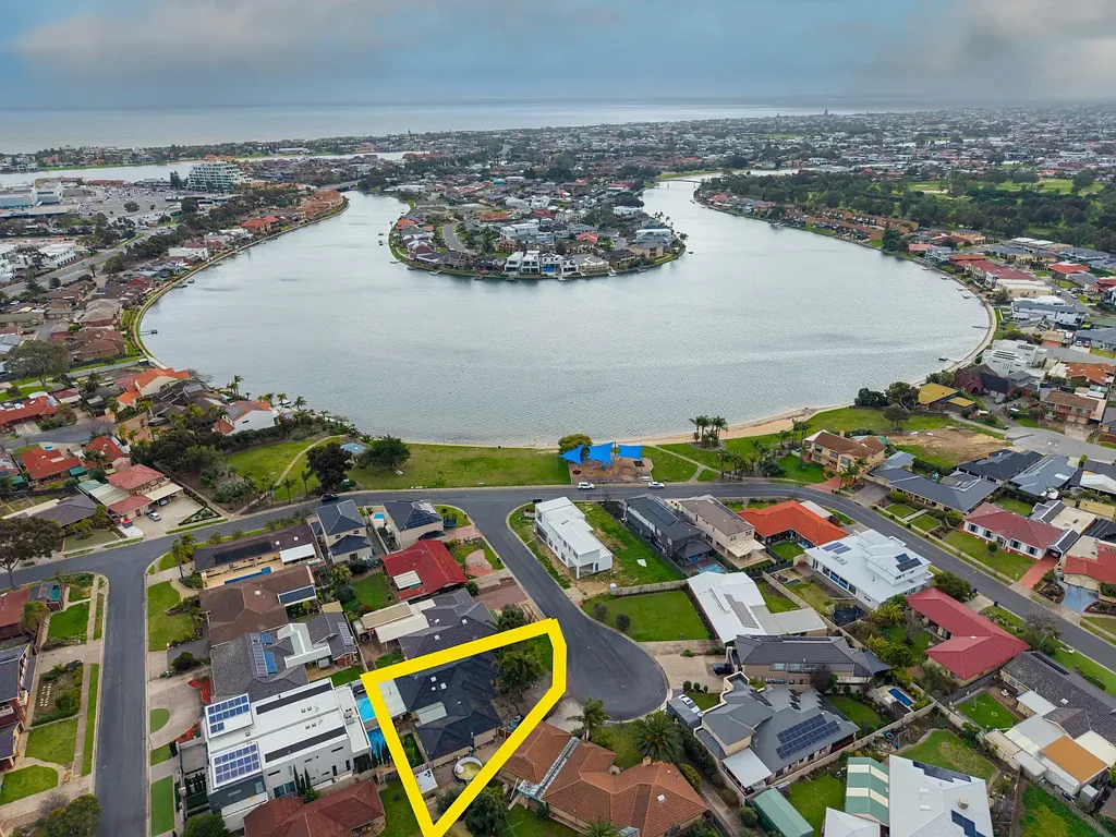 West Lakes 5ਬੈੱਡਰੂਮ EXPANSIVE FAMILY ENTERTAINER METRES TO THE LAKE