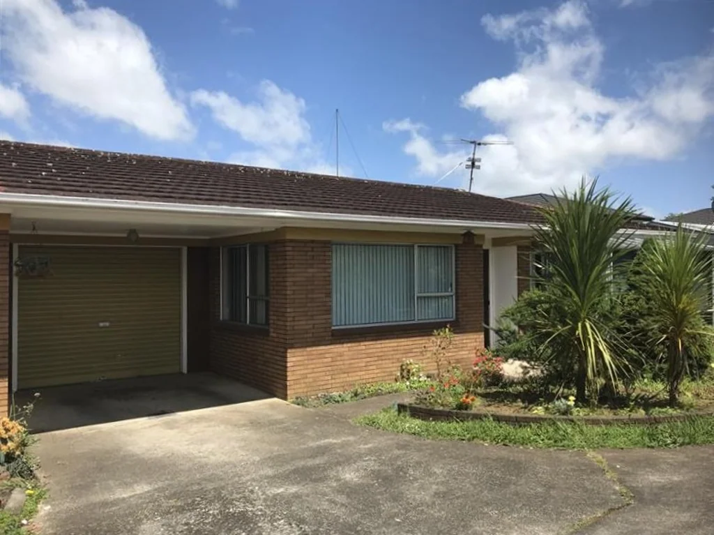 Renovated End Unit!!!!