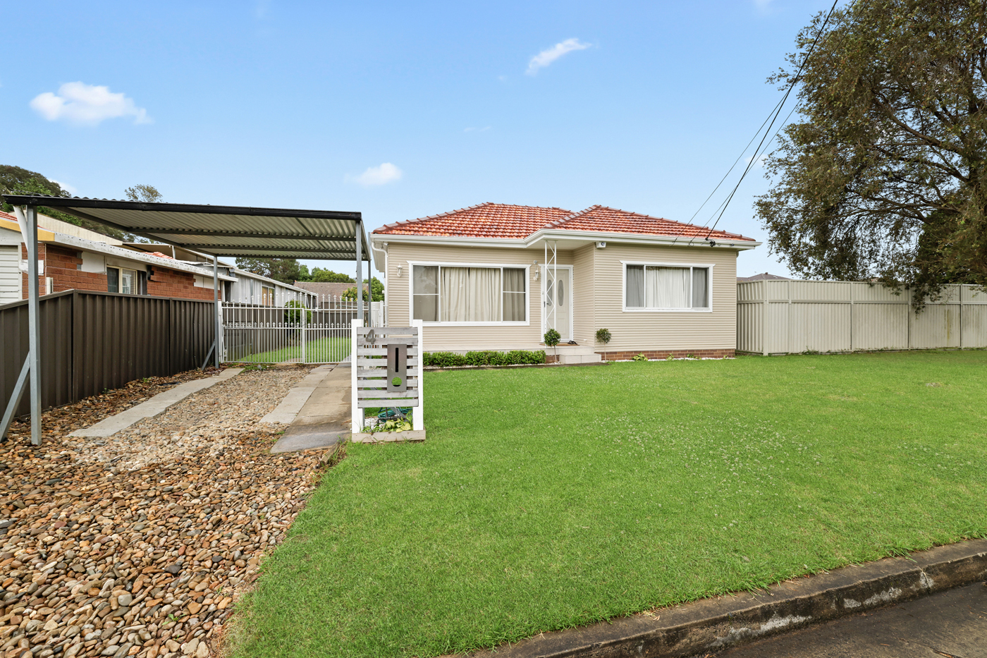 4 BENSON ST, CARRAMAR NSW 2163, 0房, 0浴, House