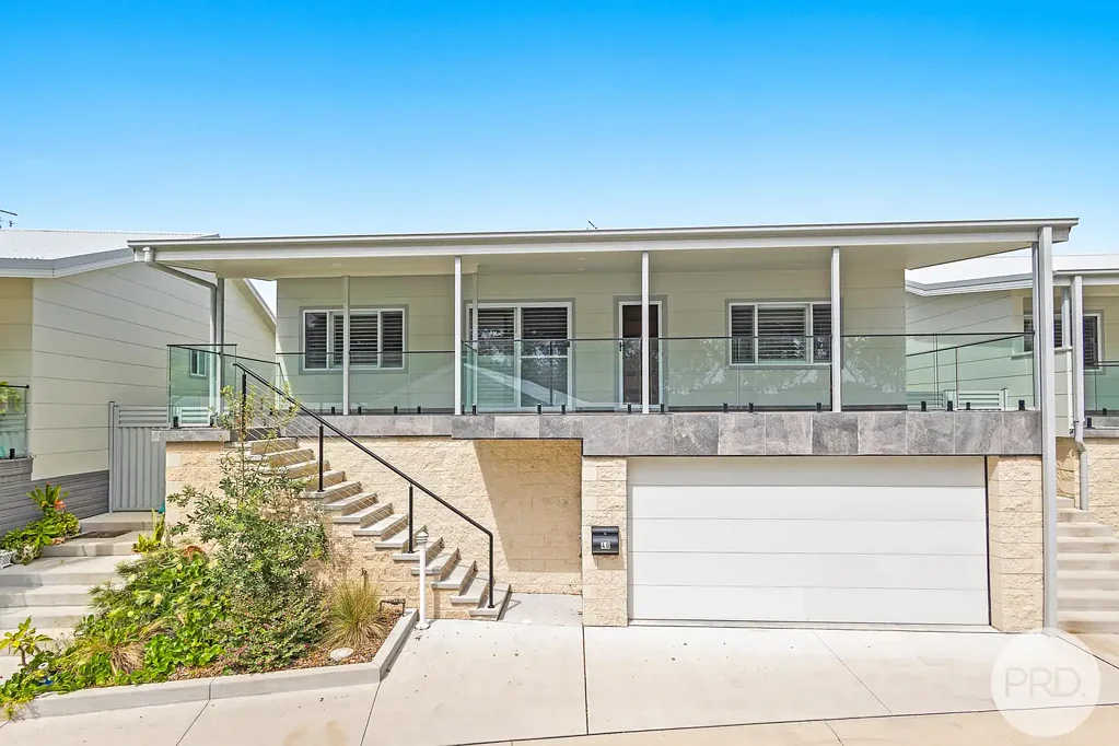 40 Ridgeview Drive, (off Fleet Street), Salamander Bay, NSW 2317