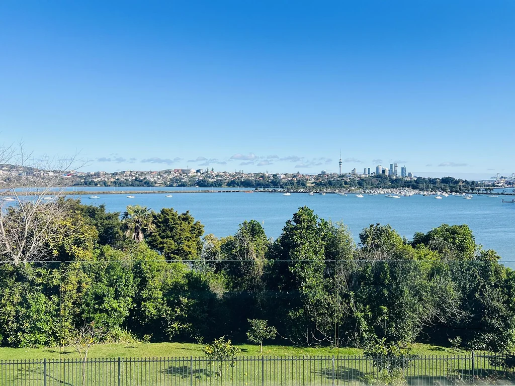 Orakei 4 Slaapkamer A waterfront secret – vendor wants it sold
