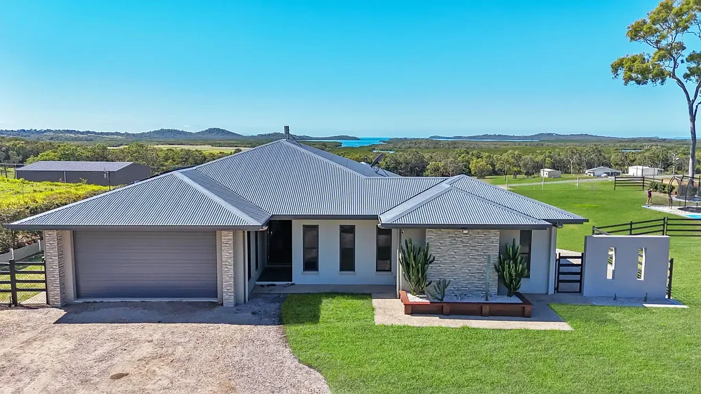 Sarina 4房  Elevated Acreage Sanctuary with Coastal Inlet Views